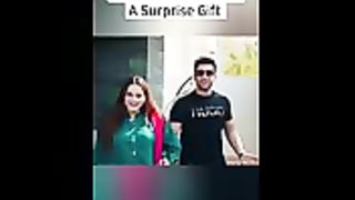 Kiya Zabardast Gift Deya waov