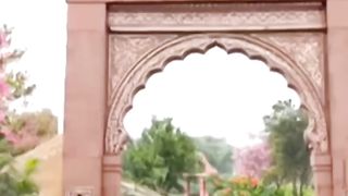 यशोदा मैया विन्दावन में गोकुल देख कर चौंक गई