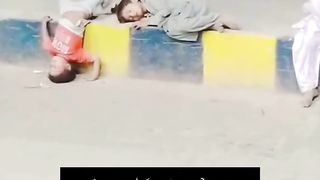 جنت کی چھبییا سڑک پر پڑی ہیں 2