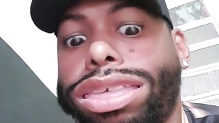 Eu olhando pra pessoa que viu meu vídeo e nem um coração deixou
