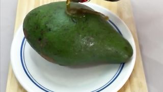 Comprenez pourquoi les gens mettent du Coca Cola dans l'avocat et sont surpris