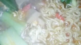 Mie nyemek