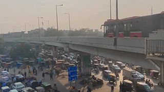 Beautiful view of metro buss#foryou #1million #viral #alfarooqbusiness #travel #vlog #howtoearnmoney
