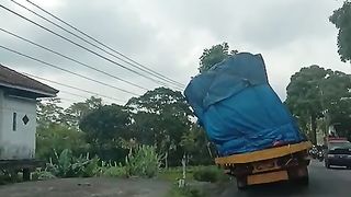 truck swerved, overloaded #viral