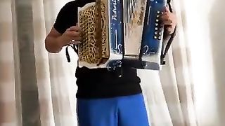 Enjoy how effectively this guy plays.