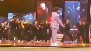 kaifi khalil performing in lux style awatds