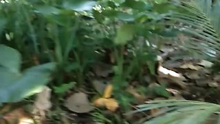 Jalan setapak menuju makam ayah