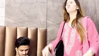 Aisy Zabardast Larki Ko Aisay