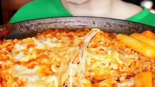 Cheesy ramen and tteokbokki