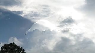 Penampakan langit indah sore hari