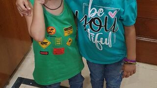 Rohaan sister Khana khare hoey