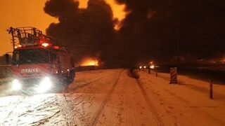 Ukraine strikes Russian oil base with a drone – STRONG FIRE