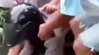 Detik Detik Ular Piton Raksasa di tangkap warga