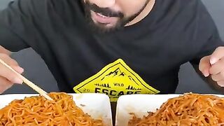 SPICIEST KOREAN FIRE NOODLES & EGGS EATING CHALLENGE???????? #shorts #foodie #spicyfood Download MP4 720