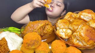 Maddy eats Asmr food