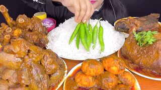 Maddy eats Asmr food