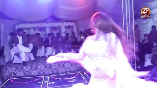 Chahat Bloch - To Cheez Hai Badi Mast Mast New Show Dance
