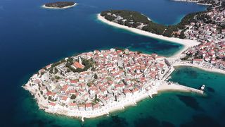 "Island Escapades: A Visual Symphony"