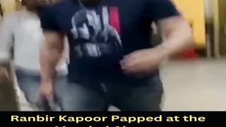Ranbir Kapoor Papped at the Mumbai Airport #ranbirkapoor #short #shorts #trending #viral #bollywood #viralshorts