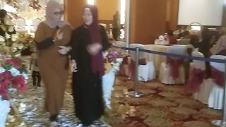 Resepsi pernikahan anaknya teman