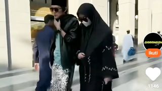 Gus Iqdam bertemu penggemarnya pas umroh