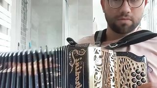 Who knows the name of this song ????  ???????? By KévinSubscribe to my channel for more videos!