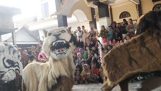 atraksi barongan yang sangat spektakuler