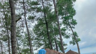 climb the mountain to enjoy the fresh air