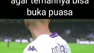 Buka puasa di tengah tengah main sepak bola