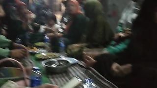 Sebelum acara yasin tahlil di mulai.. Makan camilan dulu
