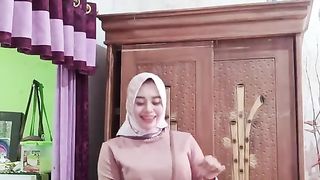 Cantik bernyanyi