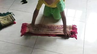 Kakak bantu melipat sajadah
