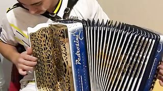 Three modinhas very well played by Zézinho Do Vira. Subscribe to my channel for more videos! 2