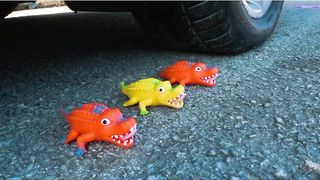 Esmagando coisas crocantes e macias de carro! CARRO EXPERIMENTAL vs FANTA, MIRINDA