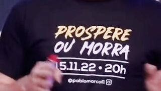 Jhon Travolta quebrou