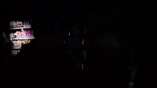 Київський супермаркет воєнного часу у період блекауту