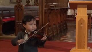 Joshua Tan, aged 3, performing violin at his first soloists concert!