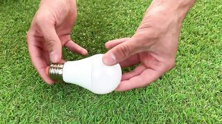Just Put a Razor Blade a Non-Working LED Bulb And You Will Be Amazed !