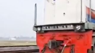 kereta api di susul