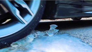 Esmagando coisas crocantes e macias de carro! CARRO EXPERIMENTAL vs POP IT