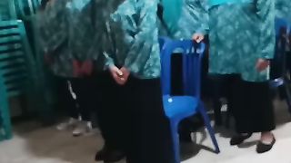 Menyanyikan lagi mars PKK