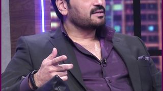 Aik Fan Ghar Aagai Aur.. -XZ8Fgmh6Woc-1080pp-1701449290.