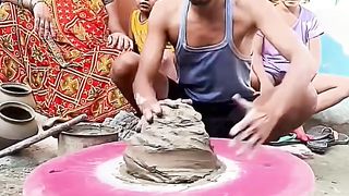 पीछे मम्मी को देखो