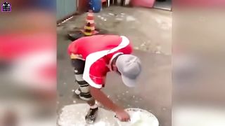 ऐसे शराबी से पंगा ना लेना बाबा ???? | Funny Drunk Moments Caught On Camera Part 1 | True Facts |