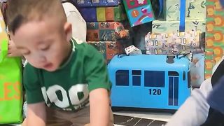Cipung Unboxing kado Ulang Tahun Nya Yang Ke 2