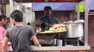 Unique Chole Burger ????-- Delhi Street Food ❤️ #shorts #burger #foodvideo