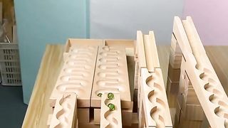 Wooden spoon hole ball games bringing balls