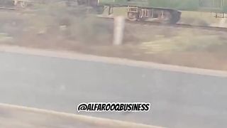 Train vs buss ٹرین اور بس کا مقابلہ