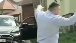 Всегда приходит на помощь