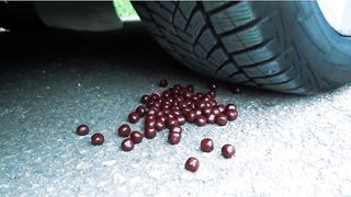 Esmagando coisas crocantes e macias de carro! EXPERIMENT CAR vs Cubos de Rubik